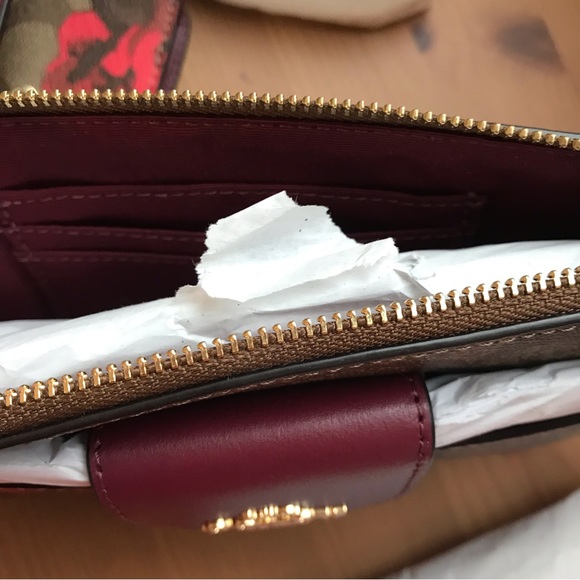 Coach Poppy Crossbody With Card Case In Signature Canvas With Jumbo Floral Print - Picture 8 of 8